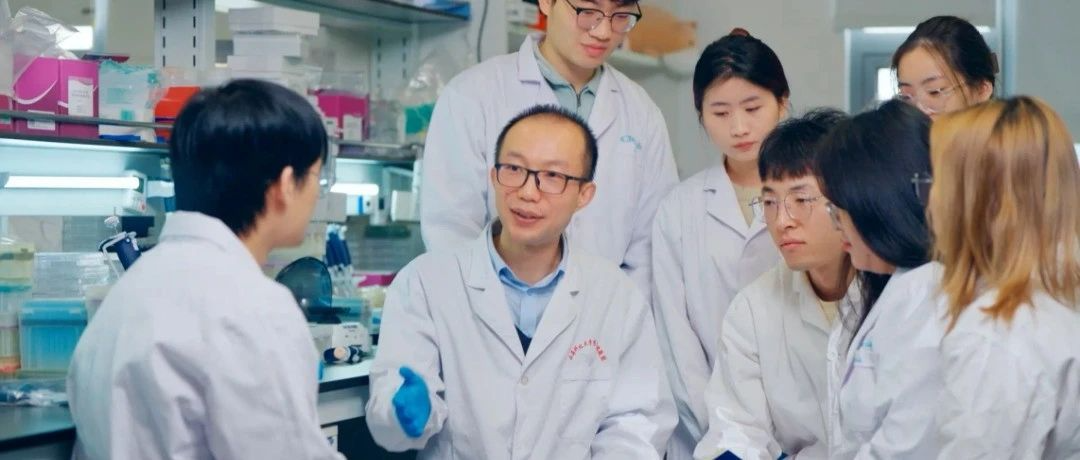 东方英才 | 陈佳：“化刀为笔”改写生命密码，科学家创业从0到1