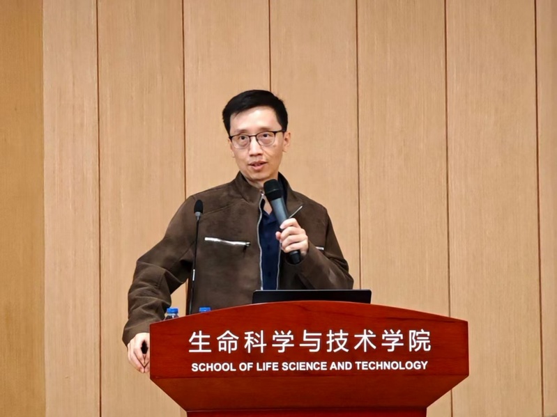 马登科：Engineering biological time:from C. elegans to mammals