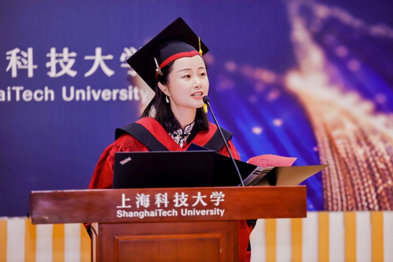 在坚持中绽放｜生命学院教师代表徐菲在毕业颁证仪式上的讲话