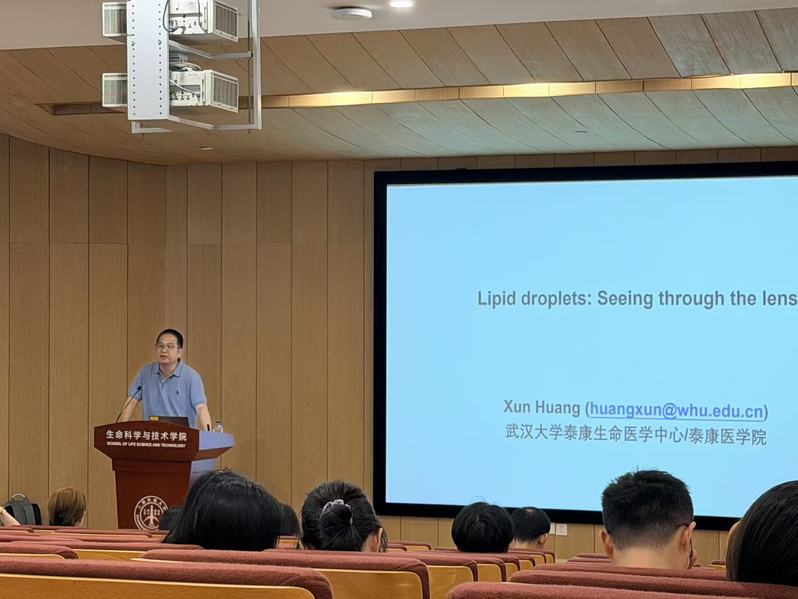 Xun Huang: Lipid droplets: Seeing through the lens